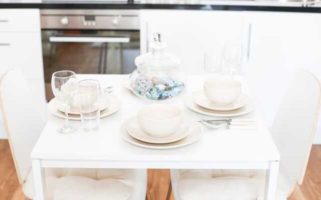 Bright 2BR Apartments Quays