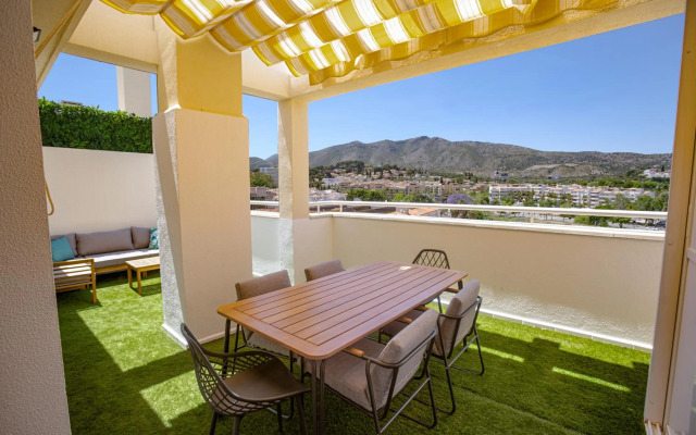 Beautiful apartment with 2 terraces, Pool & Beach