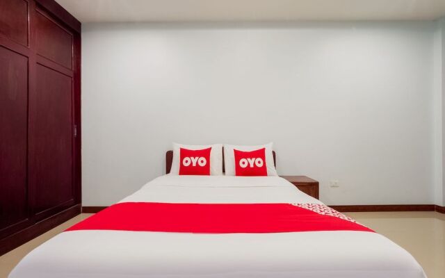 OYO 1087 Udom Khomkham Apartment