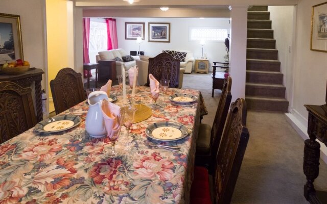 Jordan Village Guest Manor B&B & Niagara Weddings by Sheldon & Judy