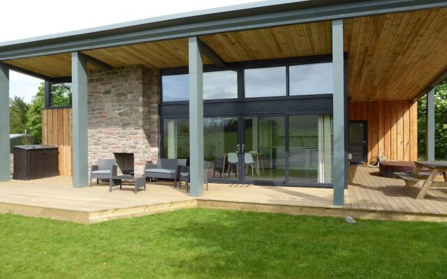 Oak Lodge
