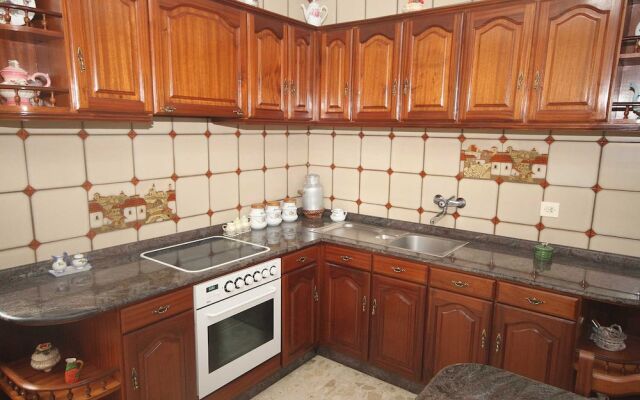 House - 5 Bedrooms with Sea views - 107775