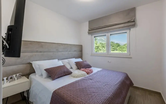 Scenic Kastel Luksic Apartments
