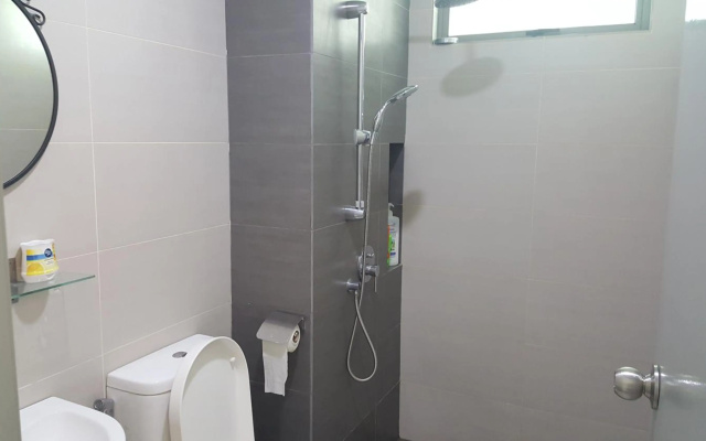 Cyberjaya Cybersquare Suite by Kroll Home2stay with UNIFI TV Wifi Studio Apt – Bathroom – Cyberjaya