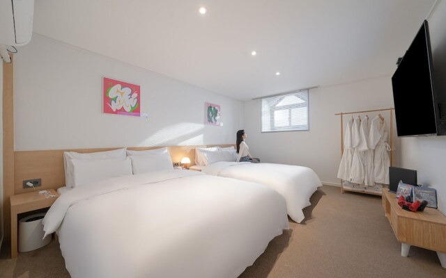 Aank Hotel Guri