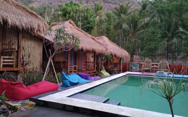 Wooden Paradise Home Stay - Hostel