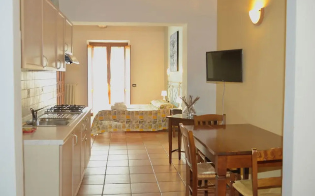 Resort with pool in Riparbella