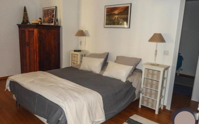 Air-Conditioned Townhouse With 2 Bedrooms Furnished Terrace & Garden