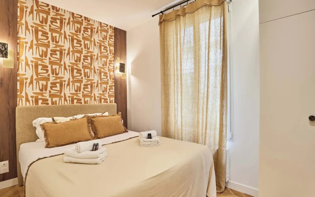 2BR With AC Canal Saint-martin