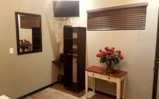 Aerotropolis Guest Lodge