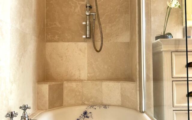4 Bedroom Georgian Flat In New Town