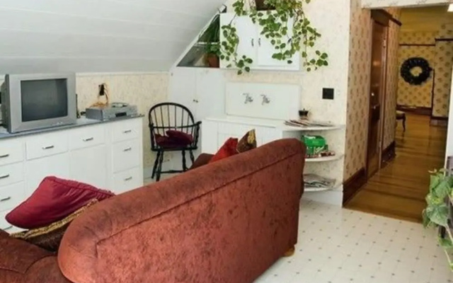 Lindsay House Bed and Breakfast