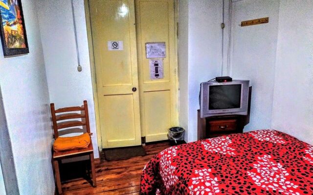 Hostal Latitud Ecuem