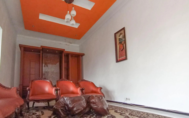 RedDoorz @ Ciliwung Street