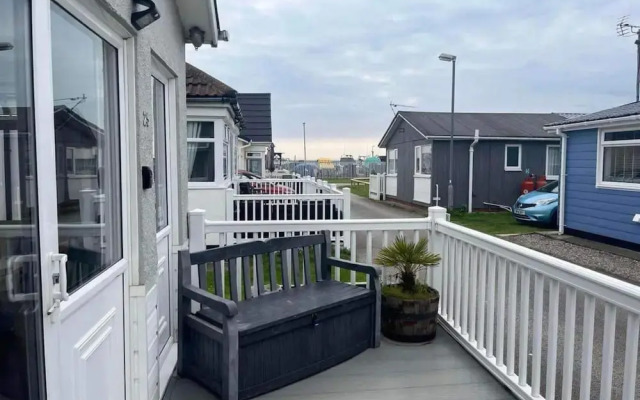 Seasideescape-2br-sleeps4-parking-petsok-fireplace