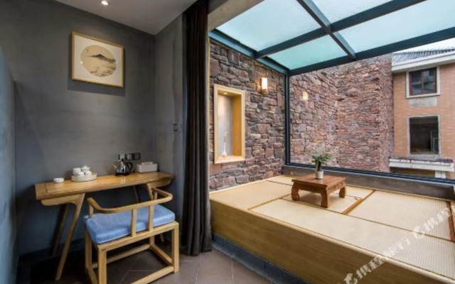 Yueming Xiaoyuan Hostel