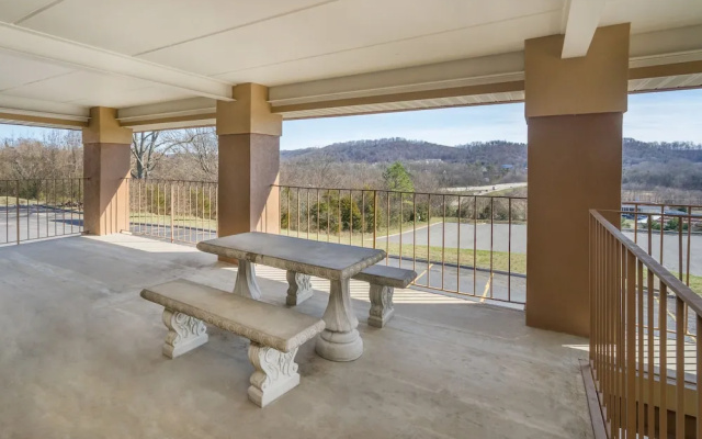 Super 8 Knoxville North/Powell