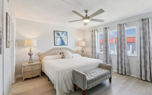 Oceanfront 3BR Condo: Gated, Breathtaking View