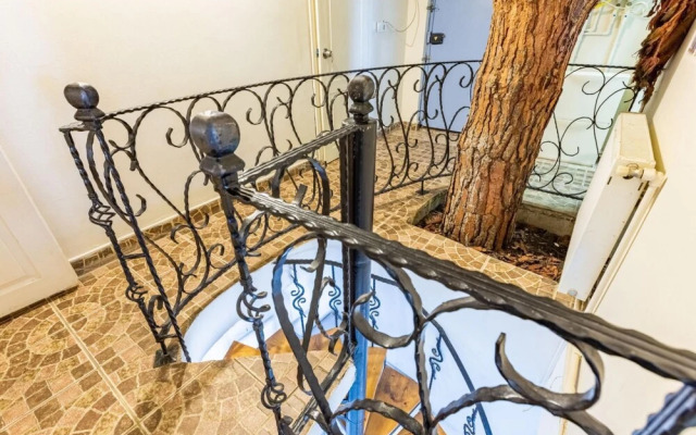 Unique House With Tree Inside Near Sea in Maltepe