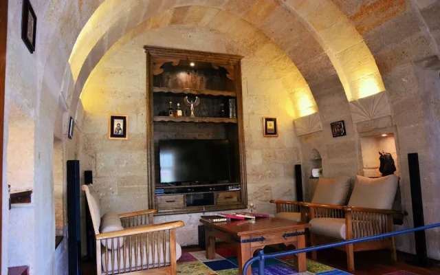 Kayhan Cave Villa