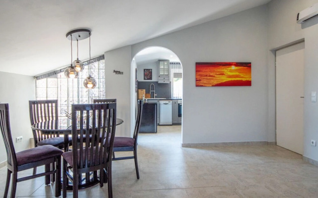 Laurus Tuli Evica in Tuli Evica