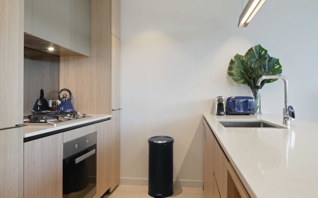 New Luxury Apartment Walking to Shops & Cinema