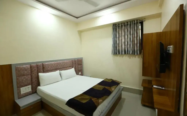 OYO 90380 Hotel Golden City