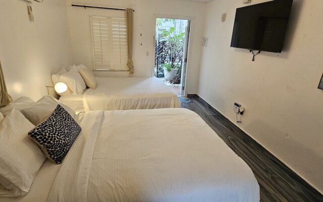 Sirena Azul SoBe Suite 1