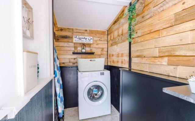 Elegant 2BD Family Retreat Blackpool Town!