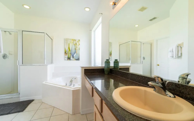 87631 Games Room+2-masters+hottub+water View!