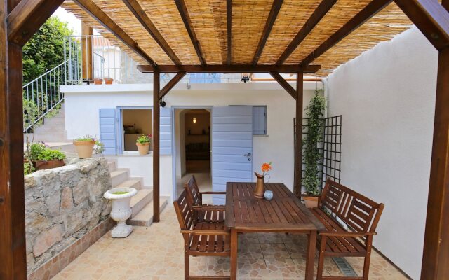 Stone House Apartment