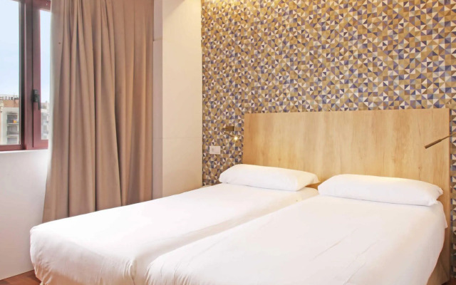 Chic & Basic Velvet Hotel