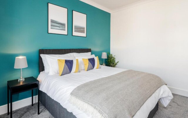 Luxury Apartment 2bed & Parking - East London - by Damask Homes