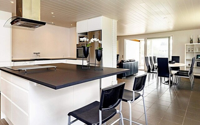 Spacious Retreat in Marielyst-by Traum