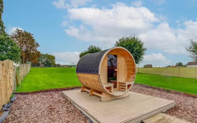 Lush Holiday Home in Vlaanderen With Private Pool