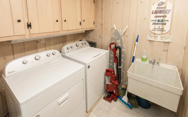 Ocean Commotion - 7 Br Home