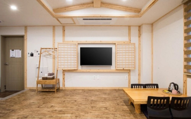 Jeju Flyjin House Pension