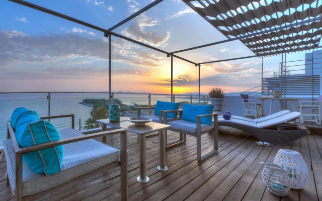 Tropical Hotel