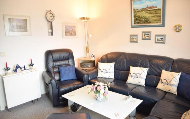 2-Zimmer-Appartement im 1. Obergeschoss mit Hallenschwimmbad und Sauna.