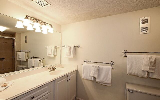 Shoreline 1074 Condo by RedAwning