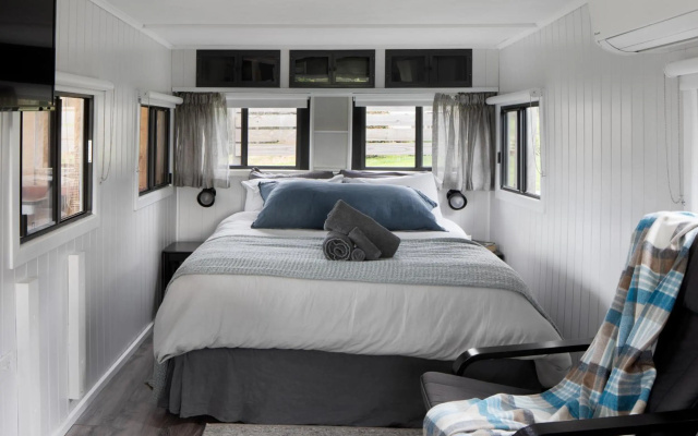 The Village Green – Guest Rooms – Strath Creek