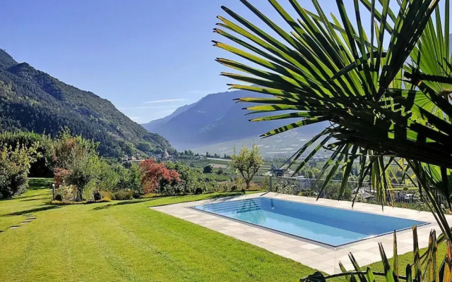 Residence Lahnhof, Laces