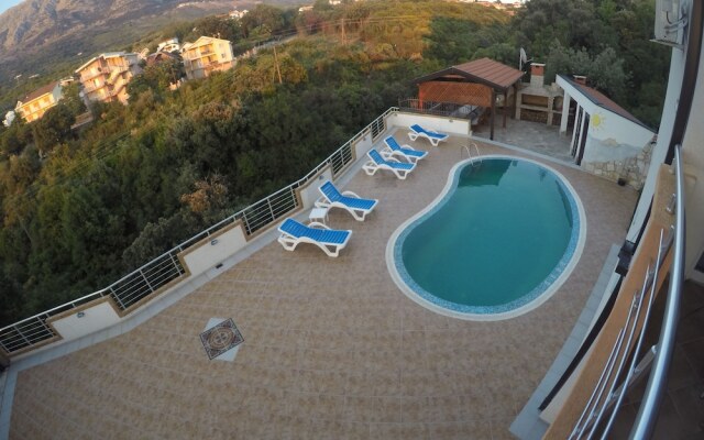 Belvedere Apartments with Seaview