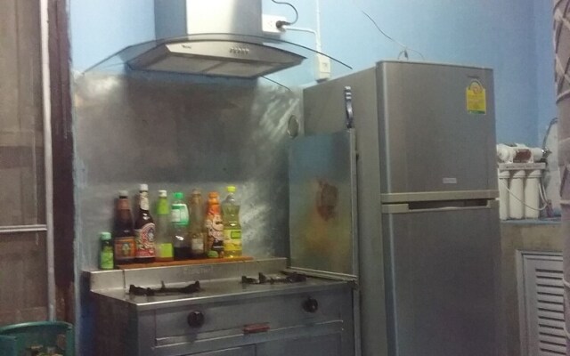 Arunrat GuestHouse - Hostel