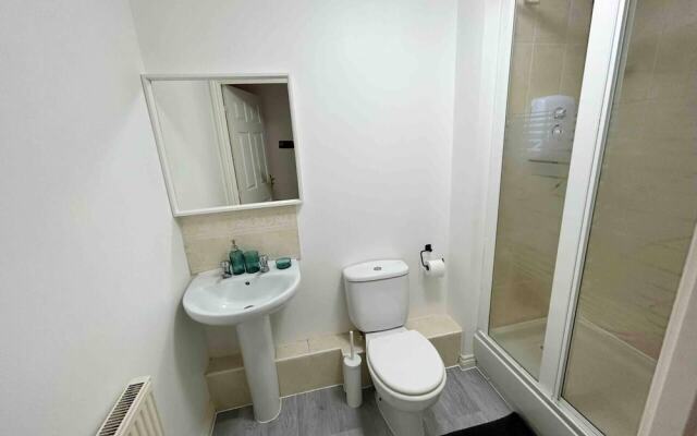 East London Apartment Near Station & Free Parking
