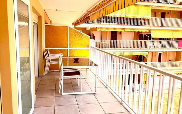 Apartamento frente al mar con piscina