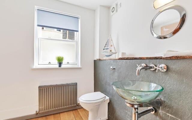 Sunshine Central House | Large luxury group house | Roof terrace | Fast Wifi