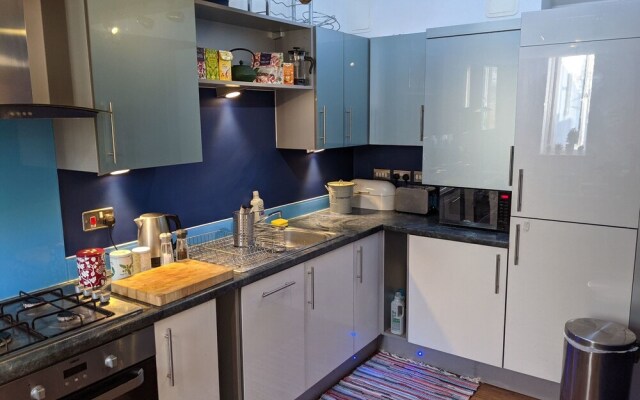 Special 3 Bedroom Townhouse With Parking in Bristol