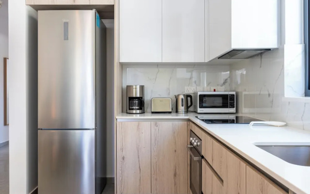 Solenne Stylish 2-BR Apt in Larnaca