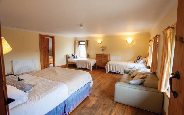 The Lake House Retreat - 7 Bedroom
